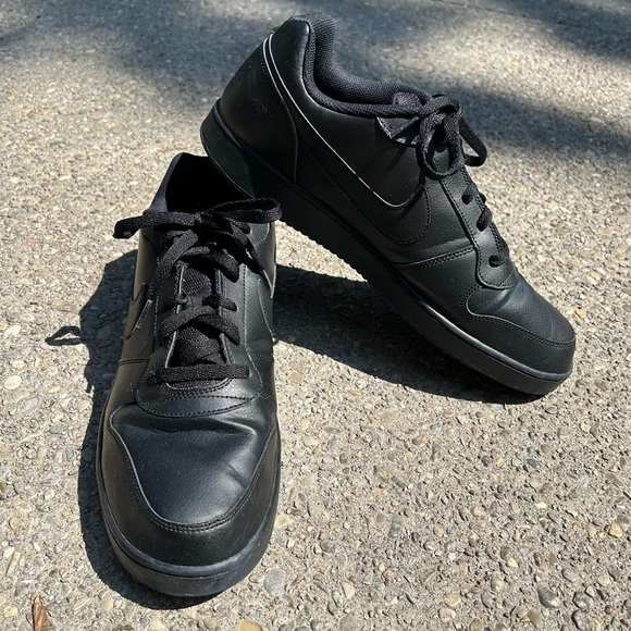[14] Nike Men’s Ebernon Low Triple Black Sneaker Skate Shoe EUC - Picture 7 of 9